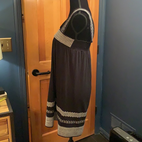 BCBG Black Dress with Ivory Embroidered Detail. - Picture 4 of 6